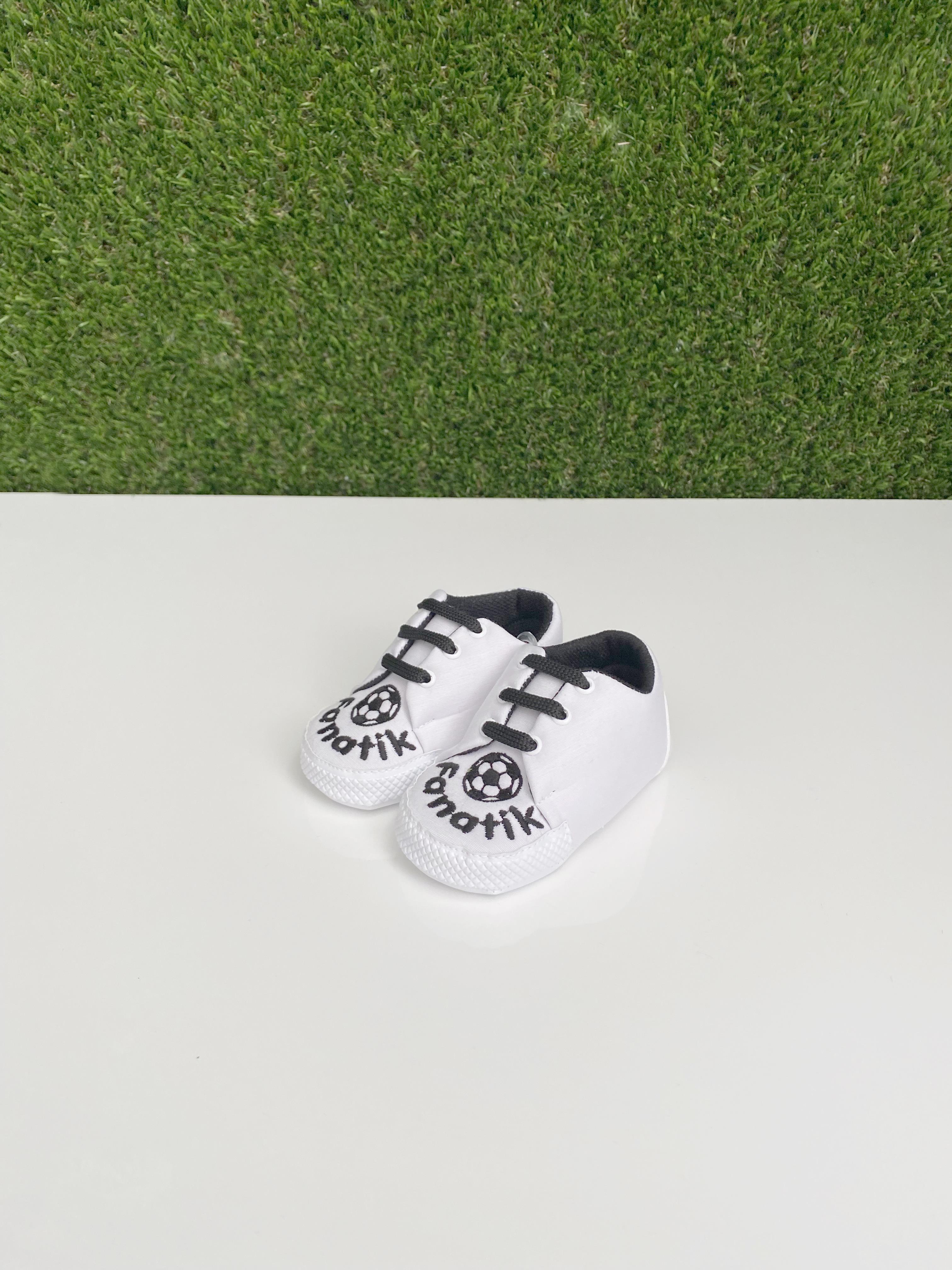 Jaju Baby Erkek Bebek Siyah Beyaz Renk Bağcıklı Ayakkabı