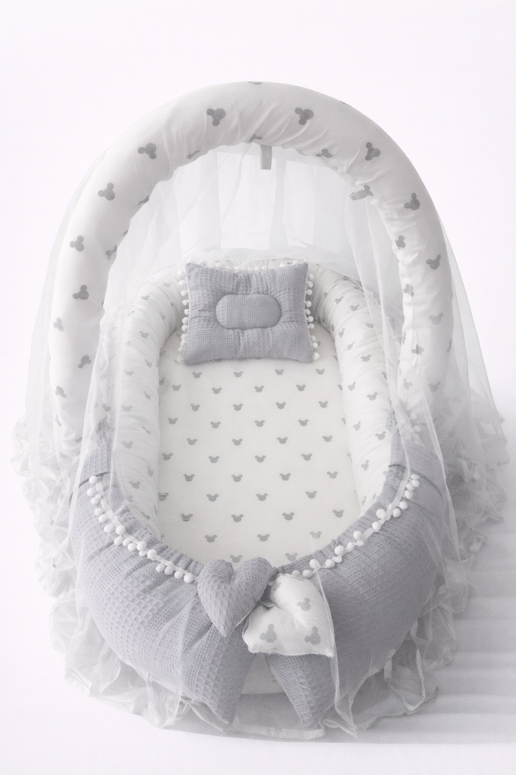 Jaju Baby Gri Waffle Pike Kumaş Mickey Tasarım Ponponlu Oyuncak Aparat ve Tül Babynest Set 