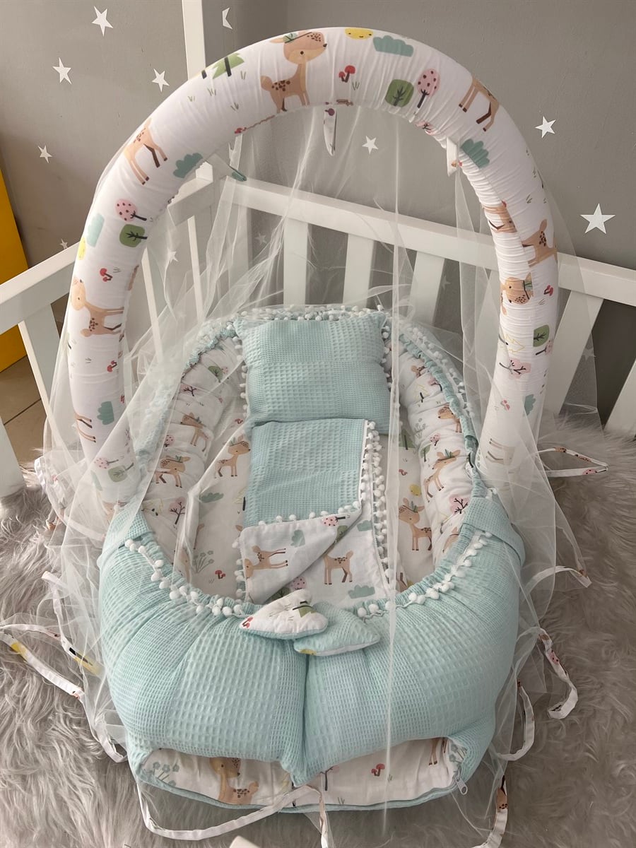 Jaju Baby Mavi Wafle Pike Kumaş Ceylan Tasarım Ponponlu Babynest ve Yorgan Oyuncak Aparat ve Tül Set