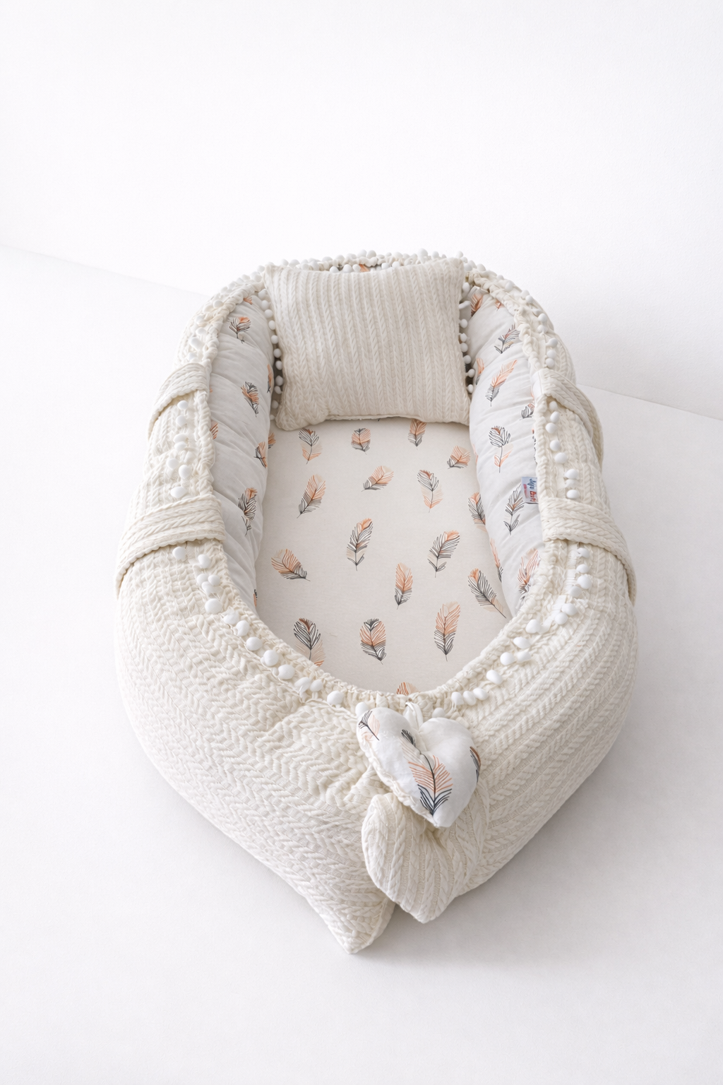 Jaju Baby Örgü Kumaş ve Tüy Desenli Poplin Kumaş Ponponlu Babynest