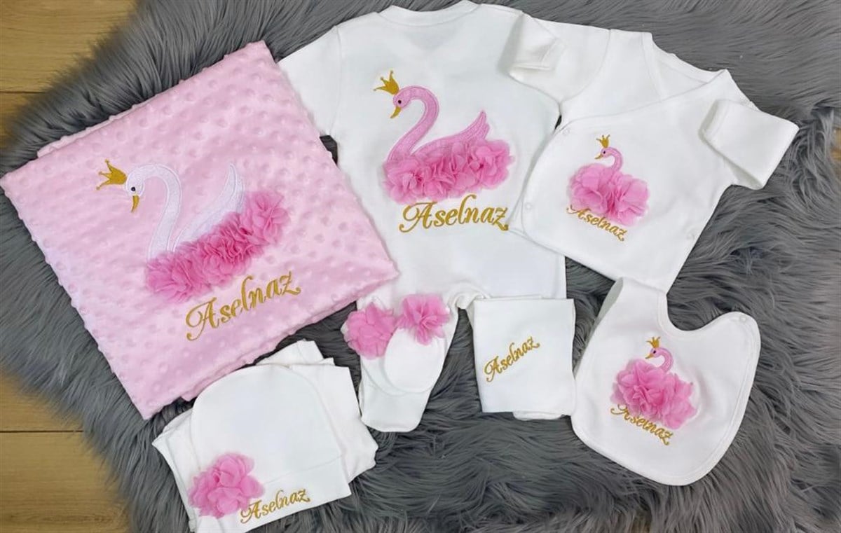 Jaju Baby Pembe Kuğu Nakışlı ve İsim İşlemeli Bebek Yeni Doğan Set