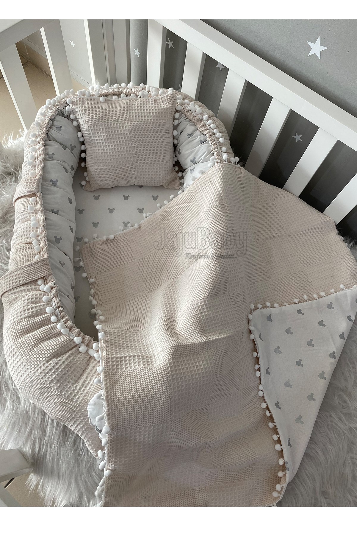 Jaju Baby Pike Kumaş ve Poplin Kumaş Micky Tasarım Ponponlu 3'lü Babynest Set