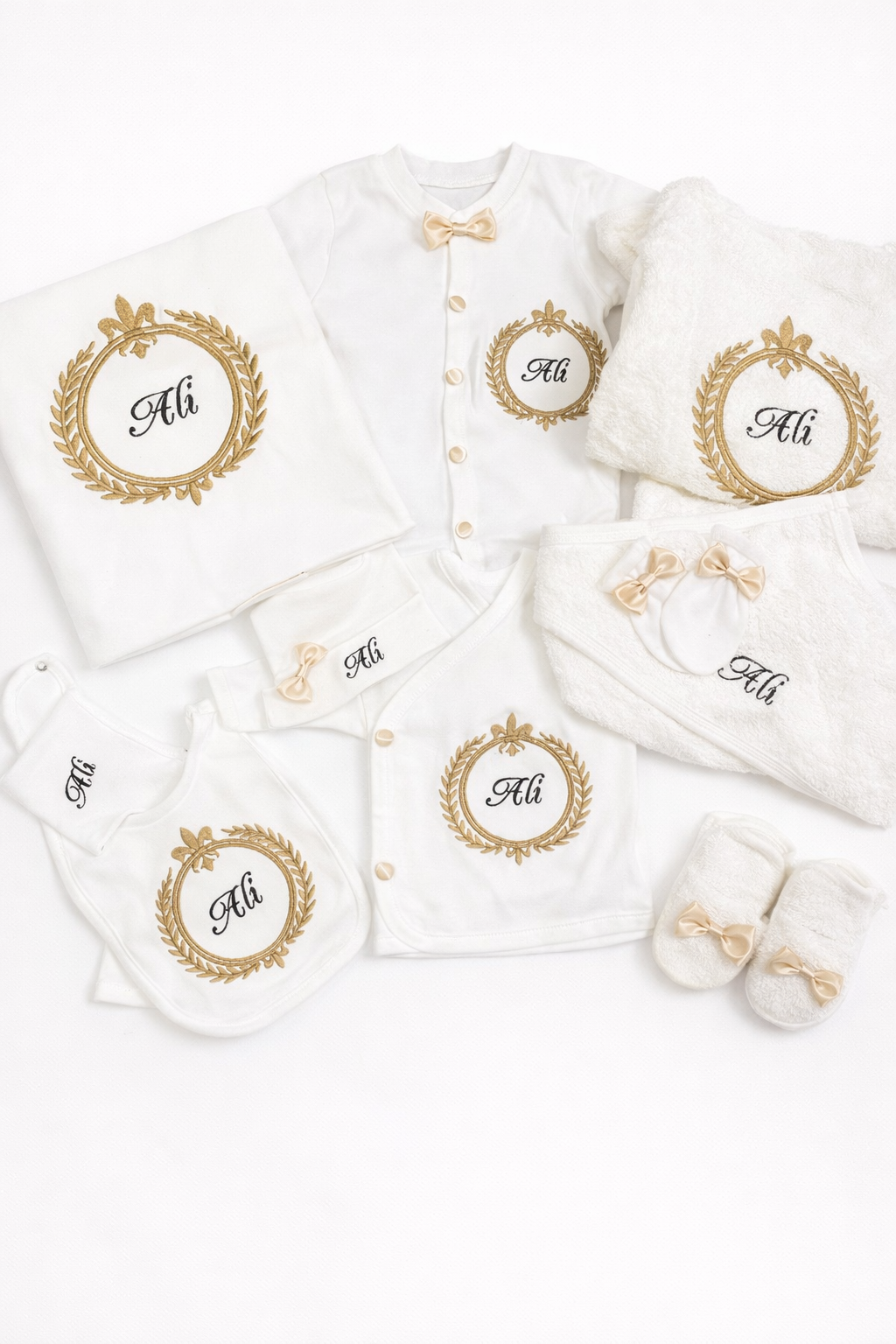 Jaju Baby Tasarım Nakışlı ve İsim İşlemeli Bebek Yeni Doğan Set ve Bornoz Set Takımı