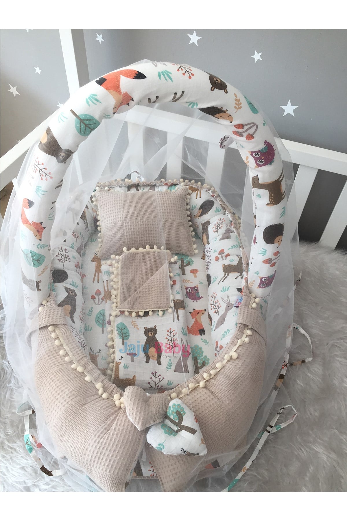 Jaju Baby Waffle Pike Kumaş ve Orman Müslin Kumaş Ponponlu Babynest ve Yorgan Oyuncak Aparat ve Tül Set