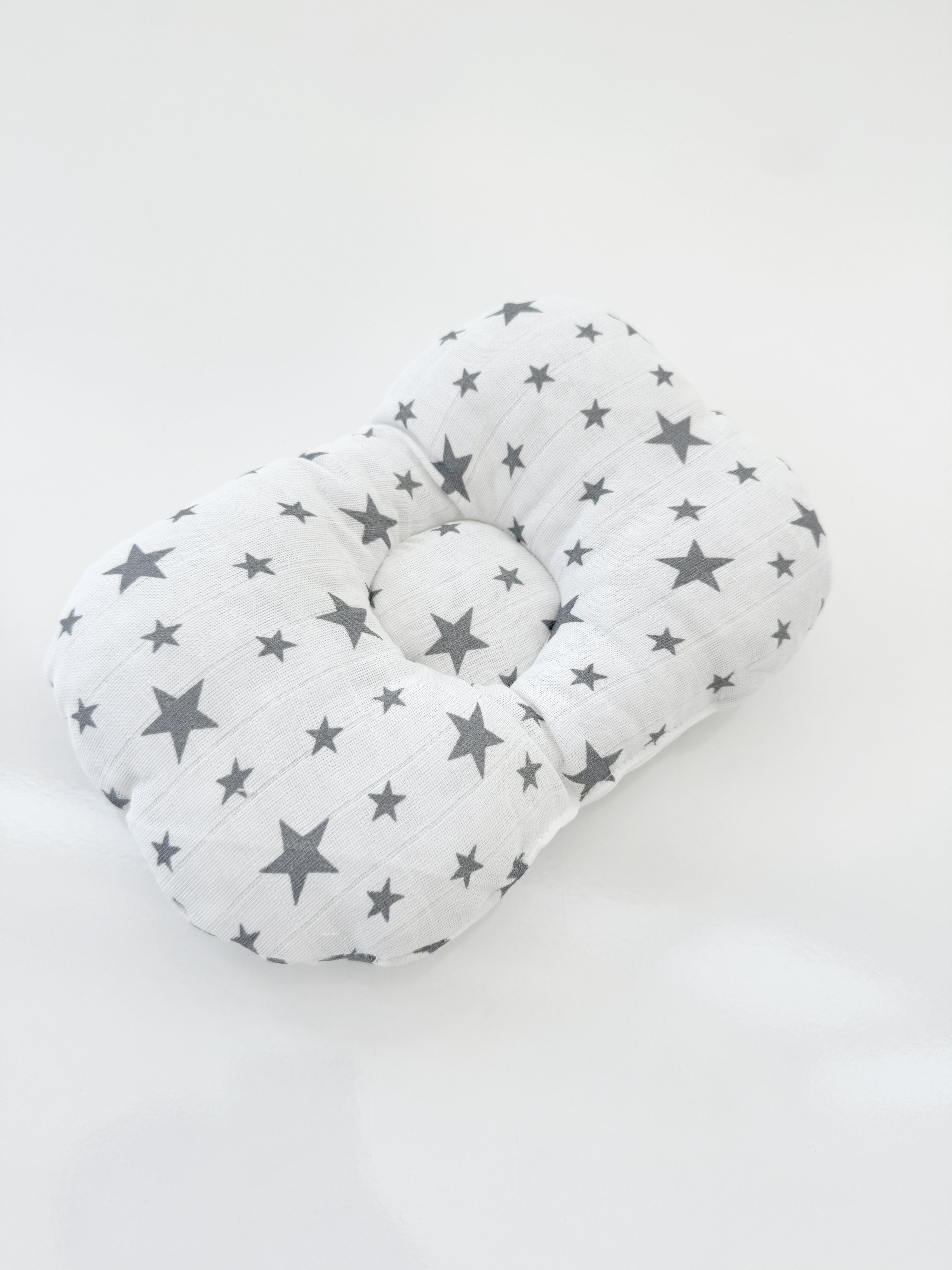 Müslin Gri Yıldız Desenli Kumaş Bebek Yastığı Düz Kafa Sendorumu Önleyici Yastık