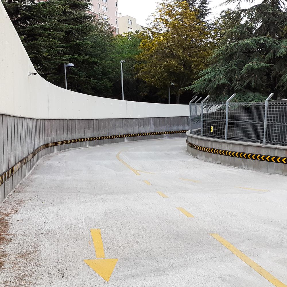 Kauçuk Duvar Koruma - Yön Oklu 80 x 22 cm