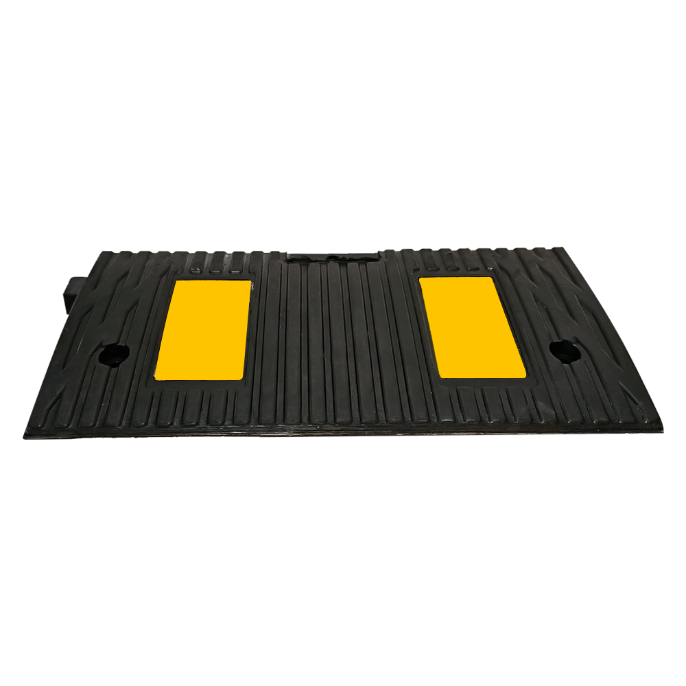 Rubber Ramp 50x25x4 cm with 2 reflective Tapes