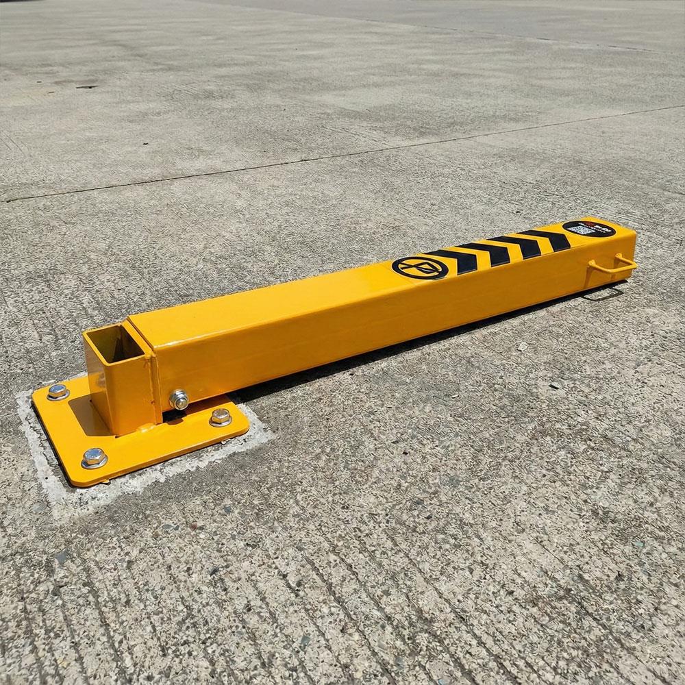 Key- Locked Foldable Parking Post with Chain Rings 60 cm