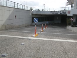 Plastic Separator Curb with Delineator 100x20x75,5 cm