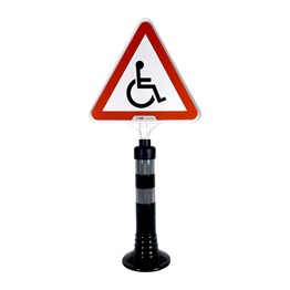 Engelli Park Yeri Üçgen Uyarı Levhalı Delinatör Seti Siyah