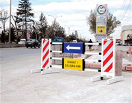 Katlanır Uyarı Levhalı Bariyer 2360 x 1100 mm