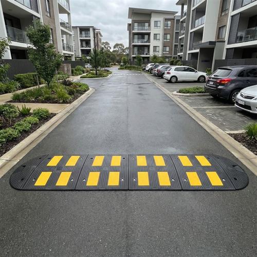 Kauçuk Destekli Yol Tümseği 60 x 50 x 4,5 cm