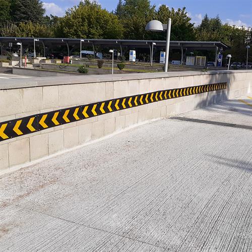 Rubber Wall Protector with Chevron Arrow 22 x 80 cm