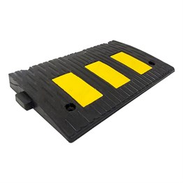 Rubber Ramp with 3 Reflective Stripes 50 x 30 x 4,5 cm
