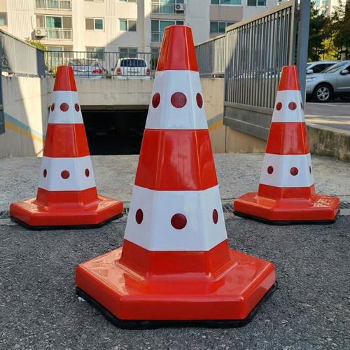 Klasik Kedi Gözlü Trafik Konisi 50 cm Ağırlıklı Trafik Dubası