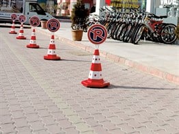 Park Yapılmaz Klasik Kedi Gözlü Ağırlıklı Trafik Koni Seti Trafik Dubası