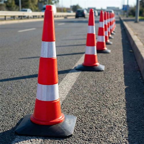 Trafik Konisi 90 cm, Kauçuk Tabanlı Trafik Dubası