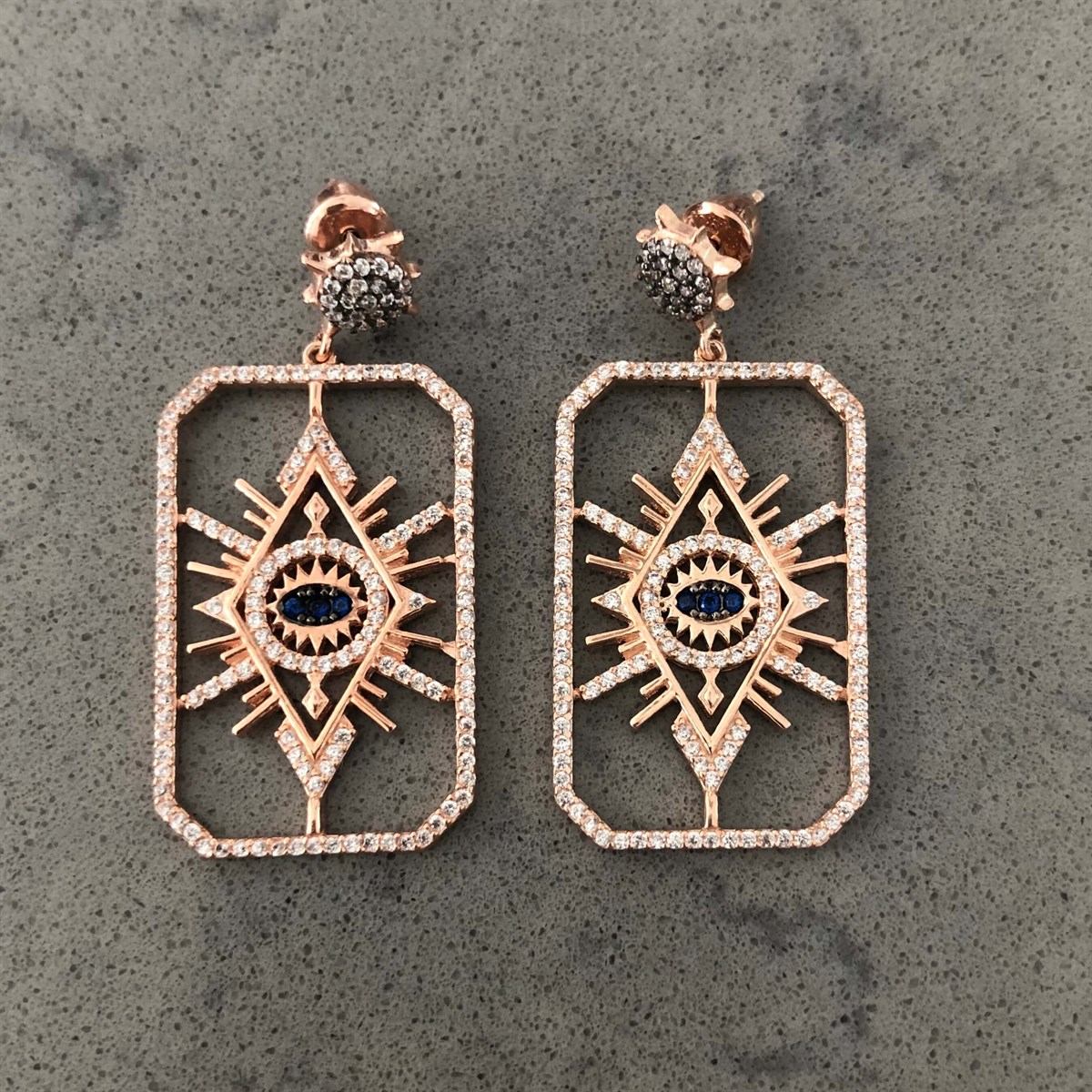 Dikdörtgen Ortası Lacivert Taş Küpe