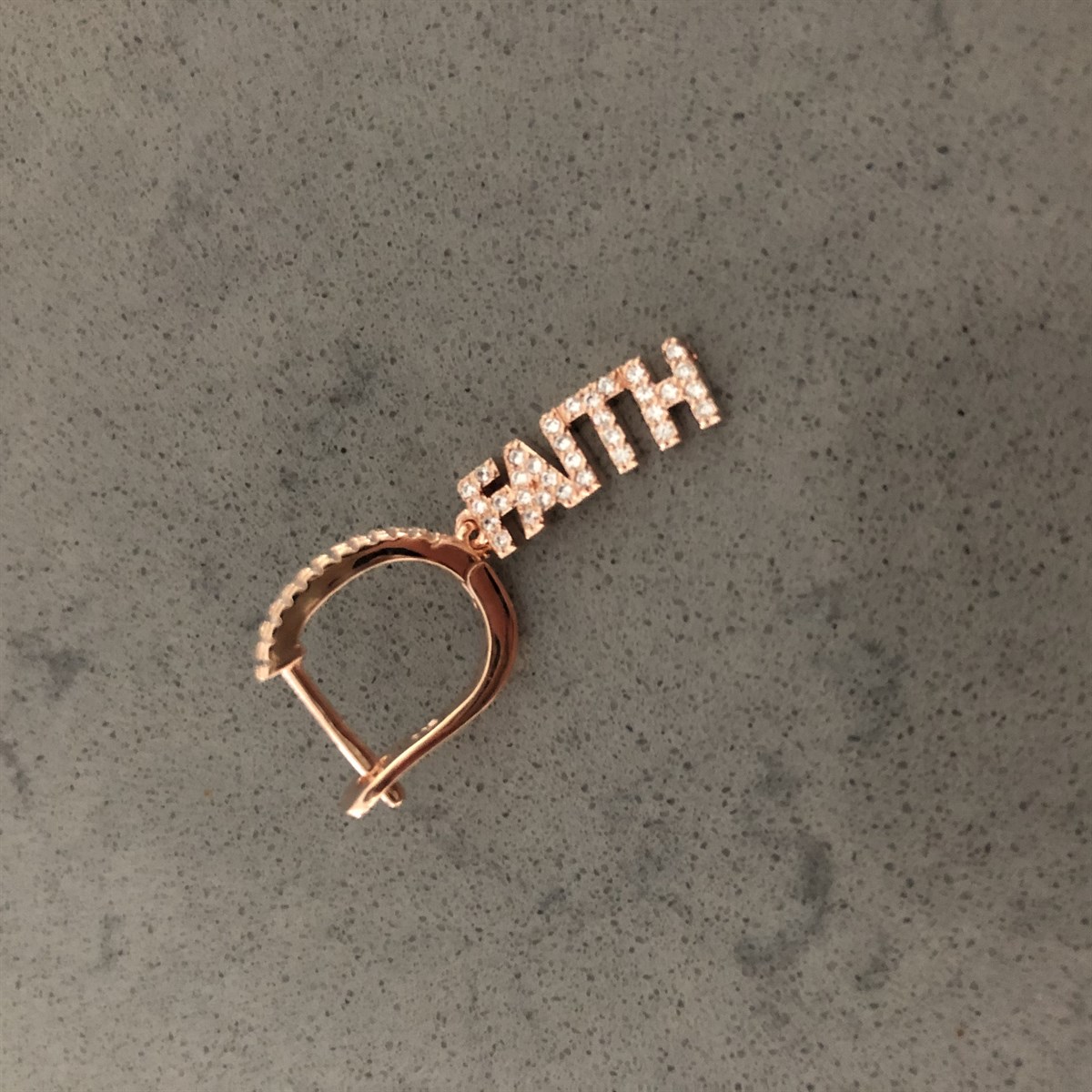 Faith Yazılı İthal Küpe