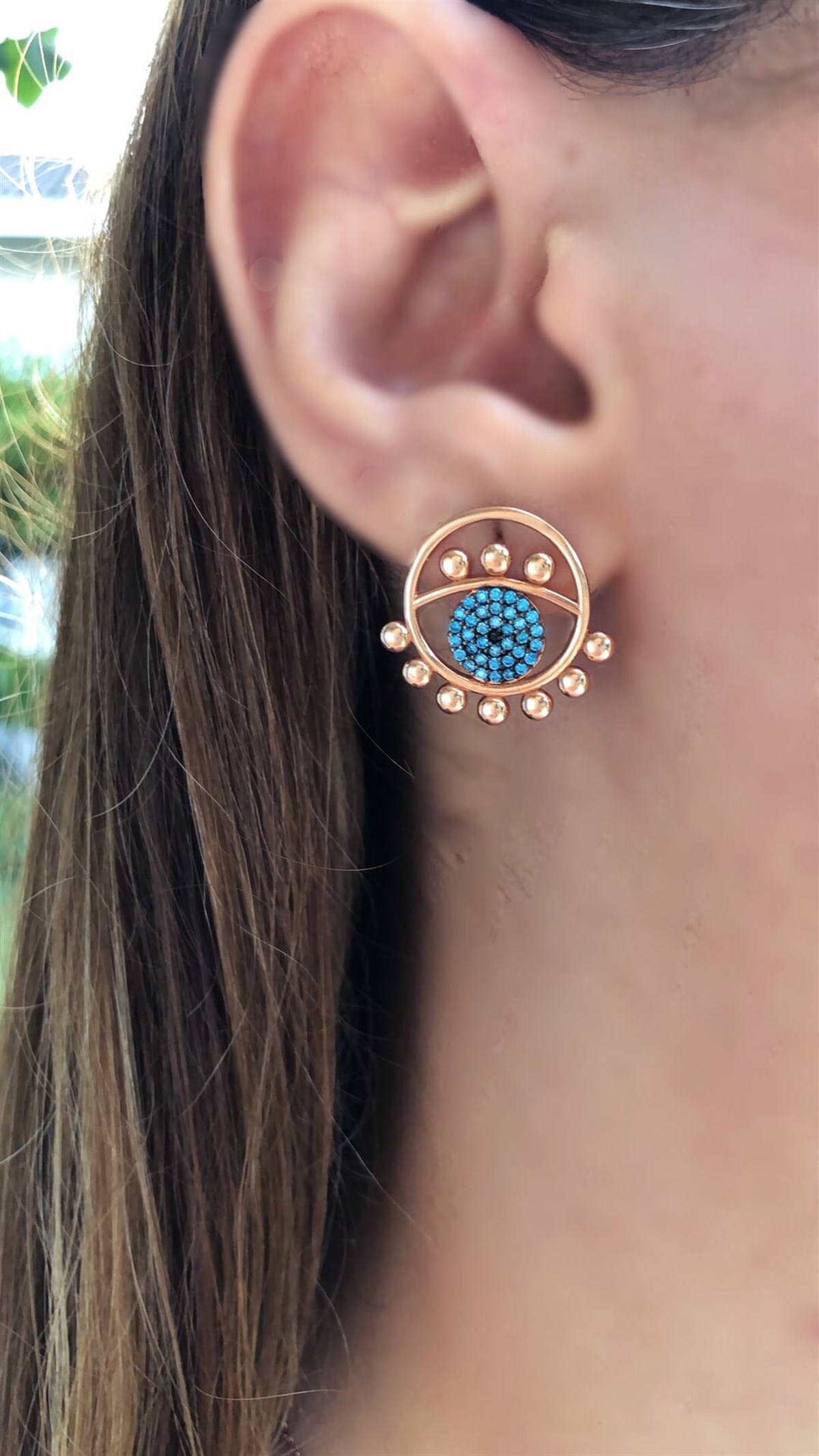 Göz figürlü mavi taşlı küpe