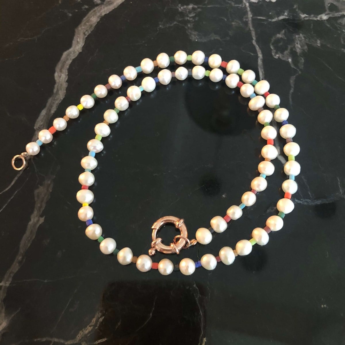 İnci Renkli Boncuk Detay Kolye 