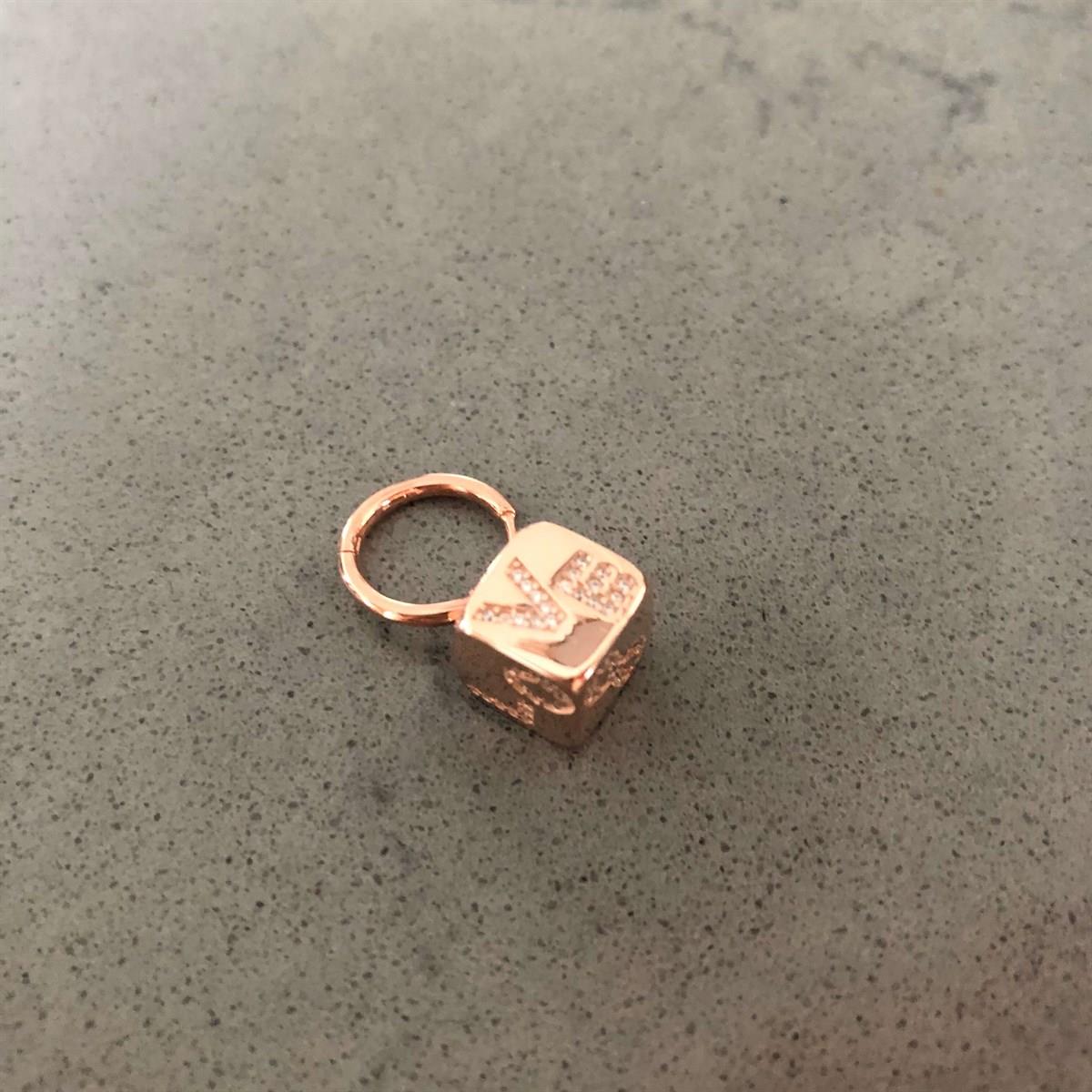 LO-VE-Kalp-FUN Figürlü Küp İthal Küpe