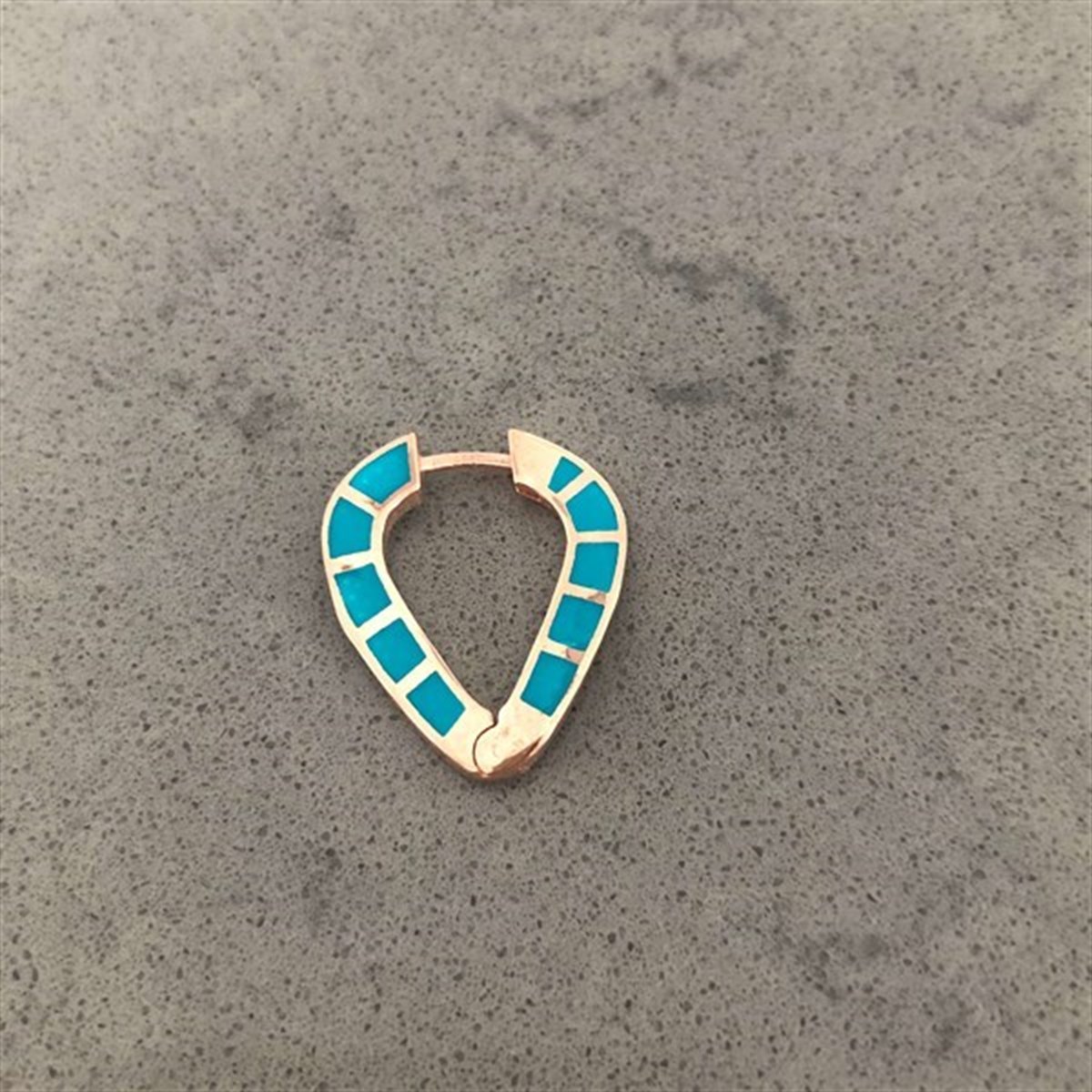 Mavi Mine V Şeklinde Küpe