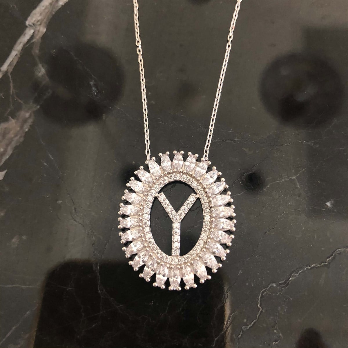 Y Harfli Baget Taşlı Harf Kolye 