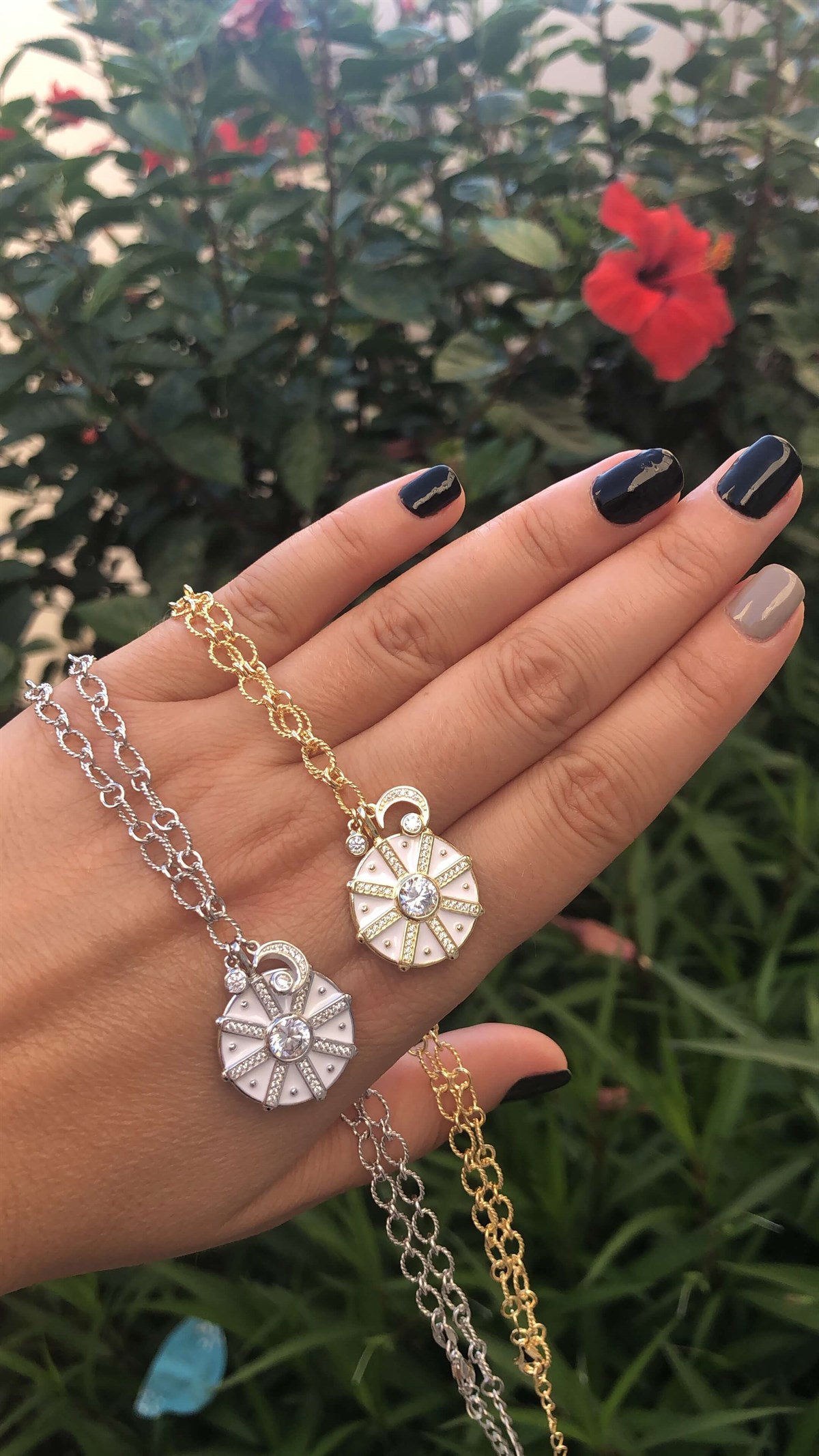 Yuvarlak Beyaz Mineli Taşlı İthal Kolye