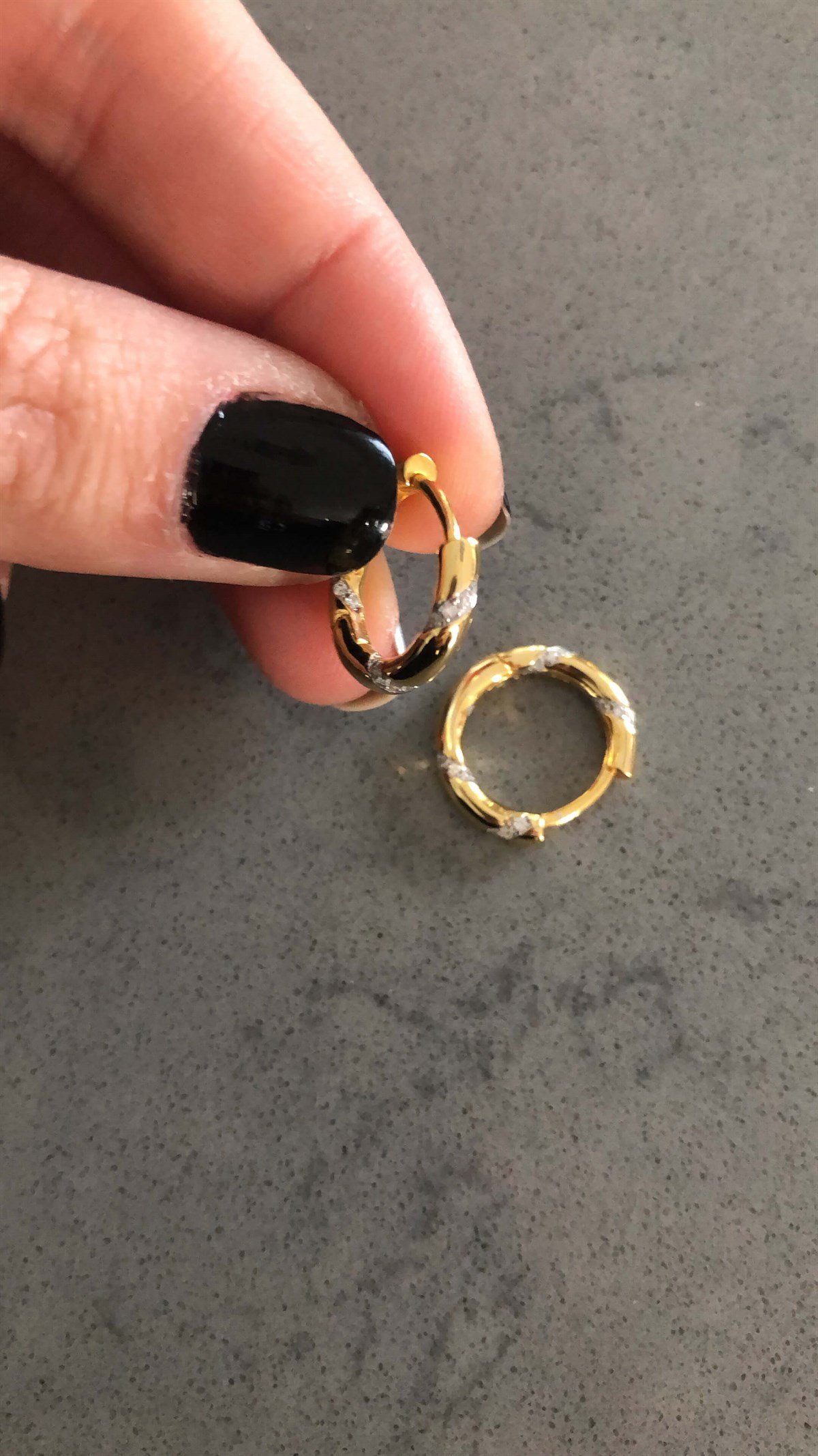 1,6 cm Şerit Taşlı Halka İthal Küpe