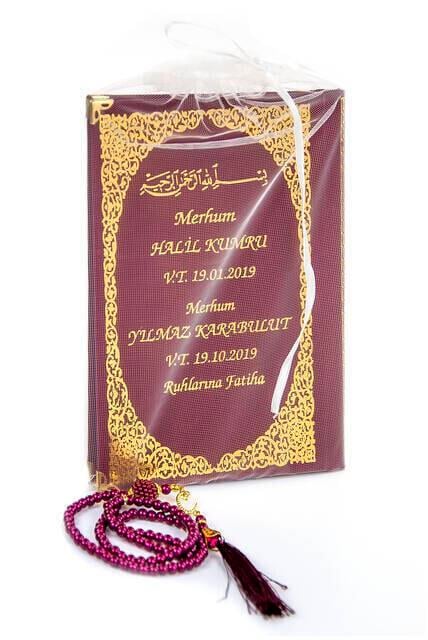 İsim Baskılı Ciltli Yasin Kitabı - Orta Boy - İnci Tesbihli - Tül Keseli - Bordo Renk
