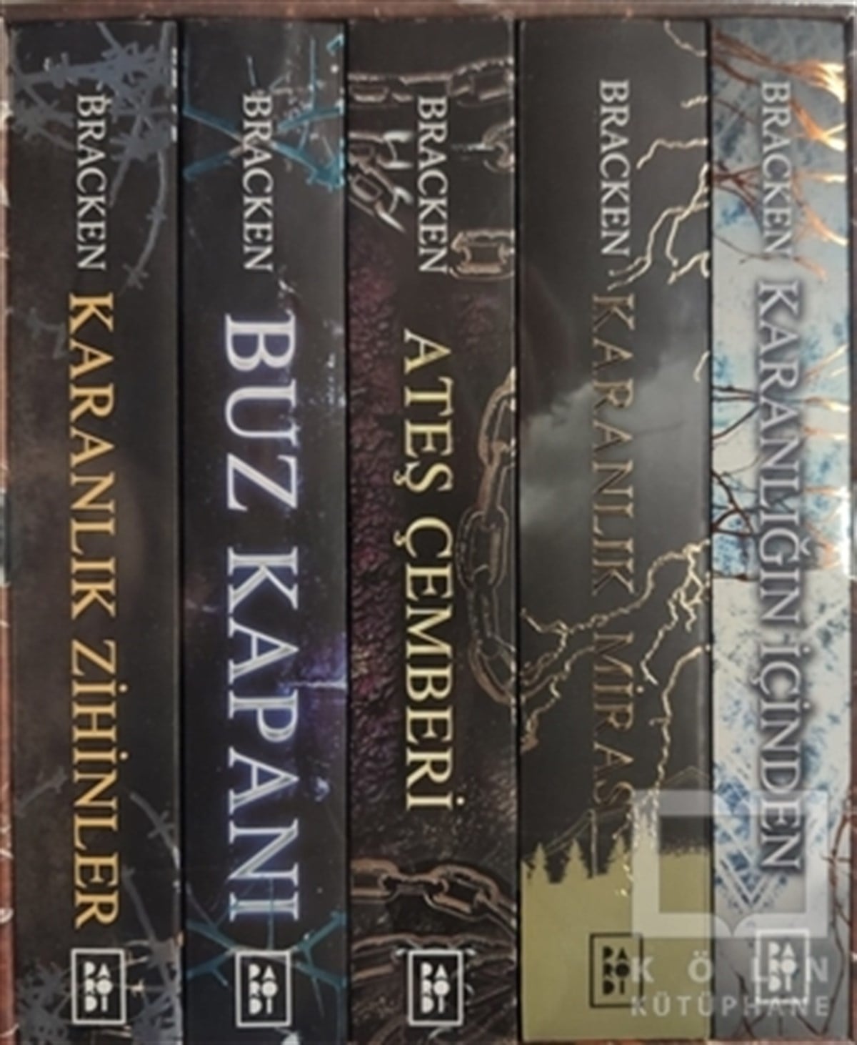 Alexandra BrackenFantastik Kitaplar & Fantastik RomanlarKaranlık Zihinler Serisi (5 Kitap Takım Kutulu)