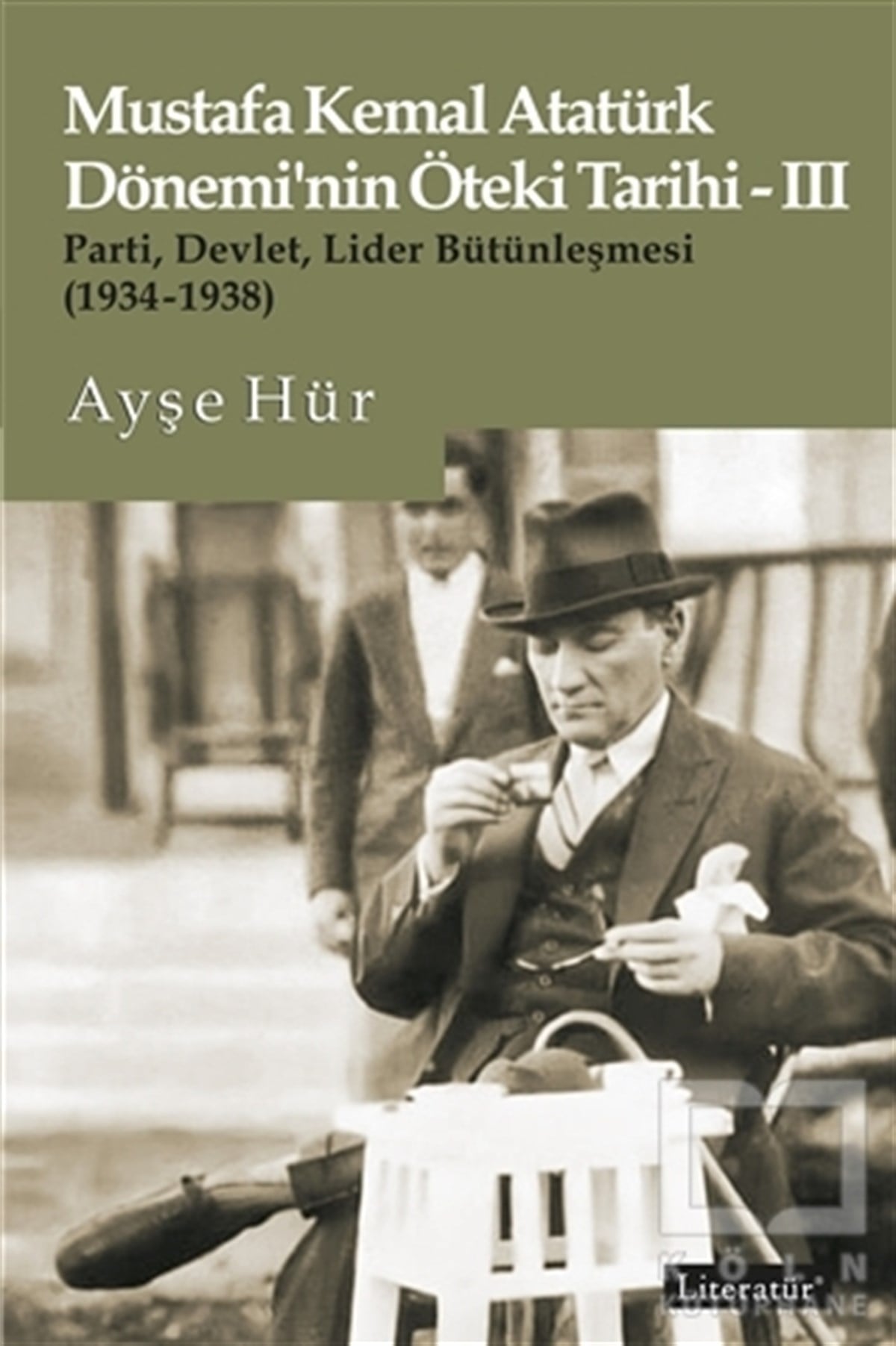Ayşe HürMustafa Kemal Atatürk KitaplarıMustafa Kemal Atatürk
Dönemi’nin Öteki Tarihi - 3
