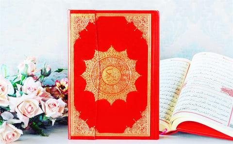 Medrese PublishingKuran-ı KerimOrta Boy Kuranı Kerim Cilt Bezli Makrepli Kırmızı Renk