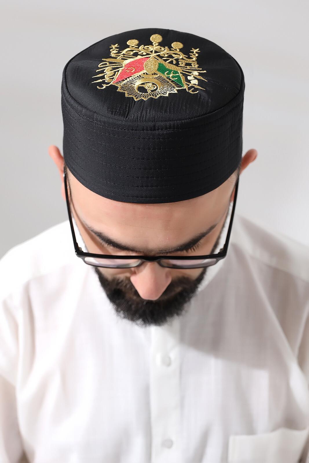 Siyah Kapitone Osmanlı Arma Nakışlı Kalıp Namaz Takkesi