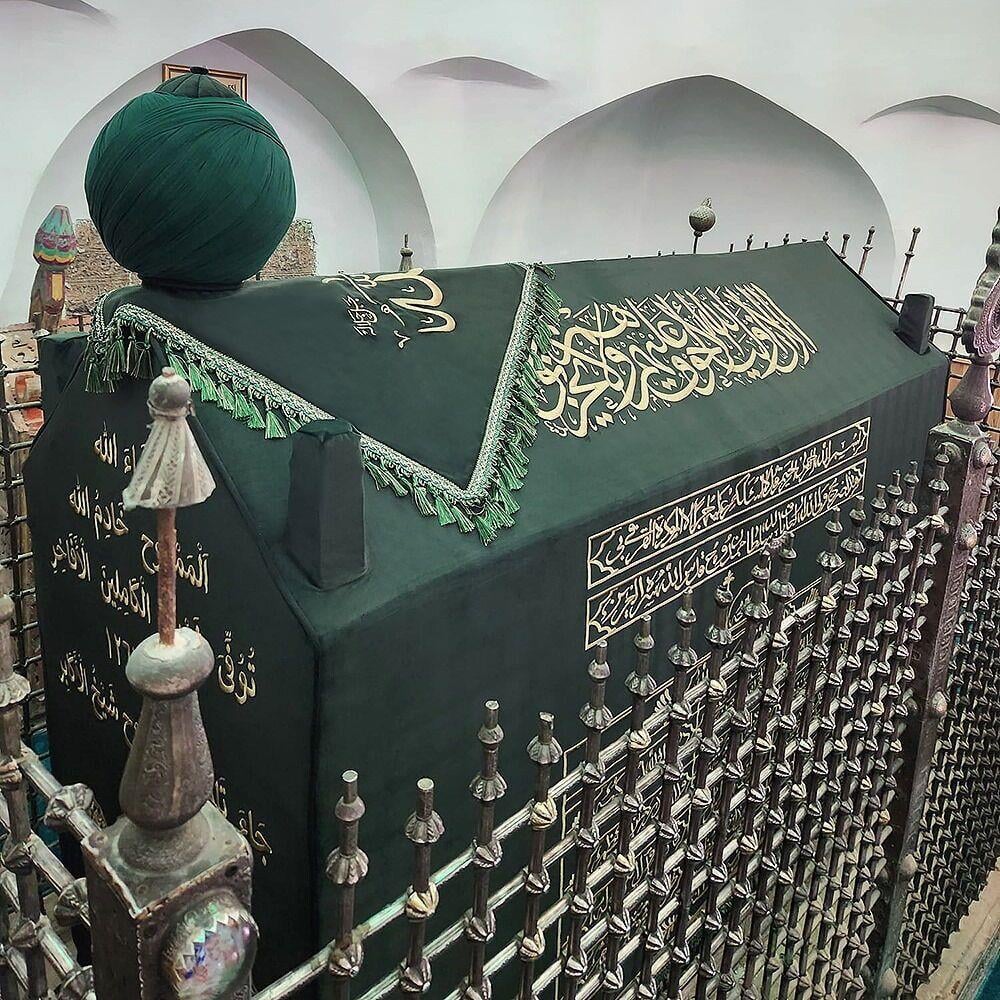 Tabut Örtüsü & Puşide Yeşil Sultan Memduh hz. Siirt Tillo( Özel Ölçü Yapılmaktadır.) Sanduka ve Türbe Örtüleri