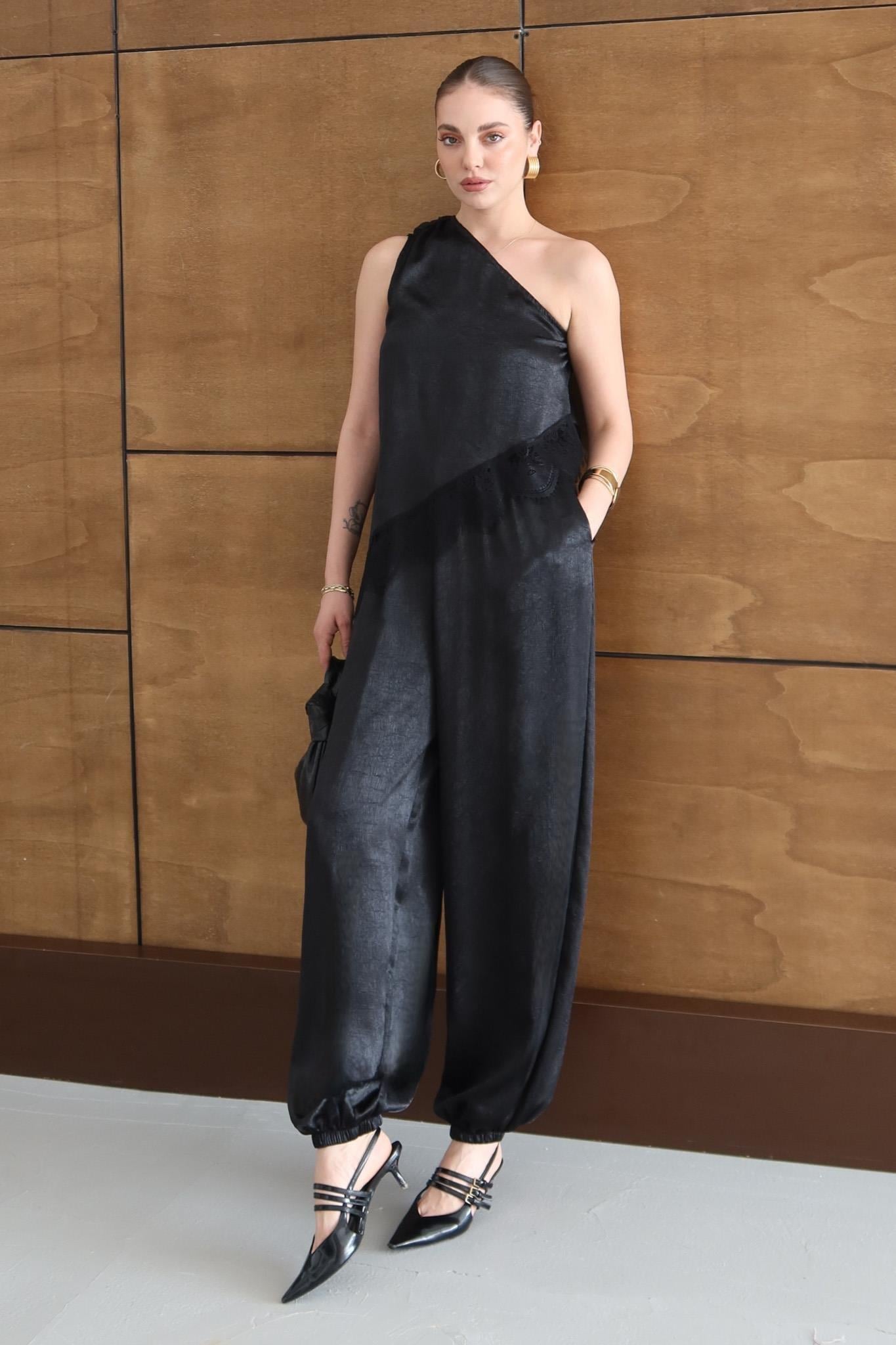 Zr Model Etek Ucu Dantel Detaylı ve Şalvar Pantolonlu Takım Siyah