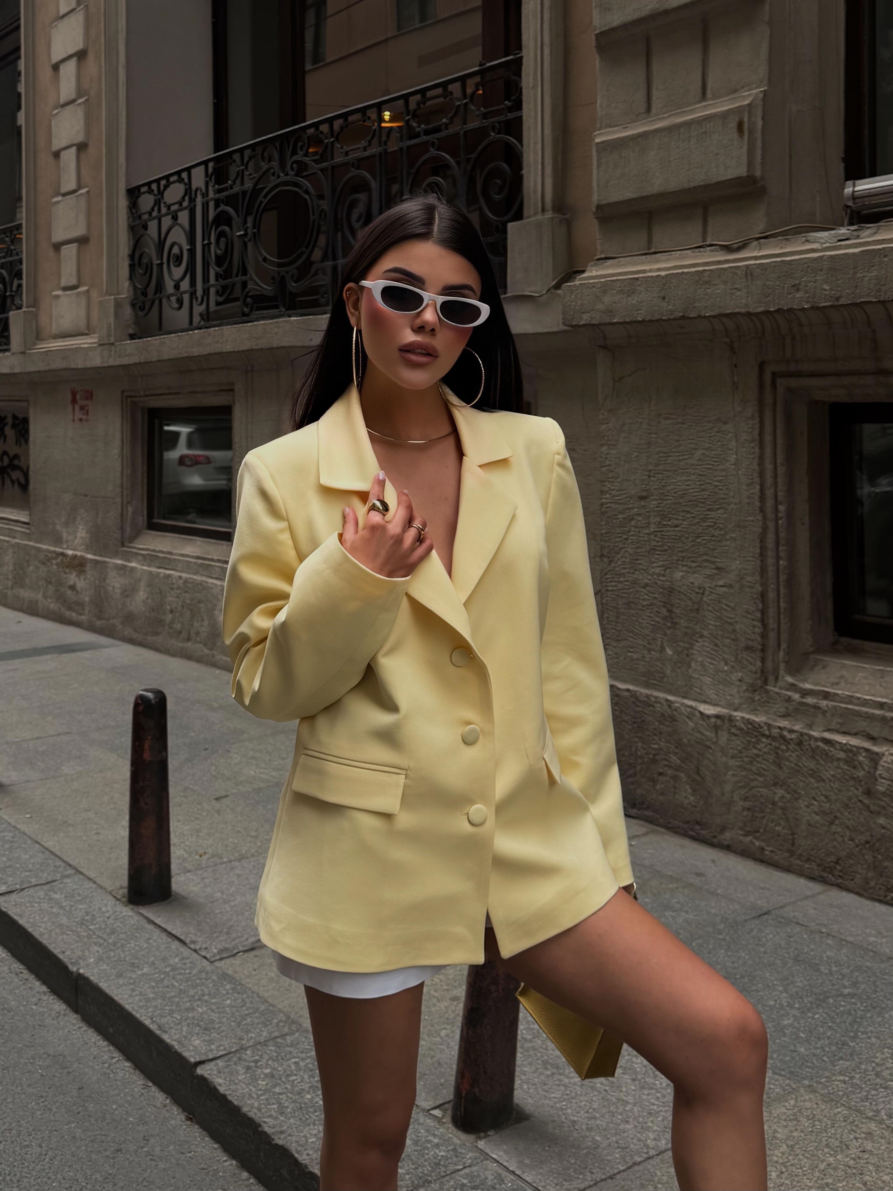 Modern Kesim Sırt Dekolteli Blazer Ceket 6198