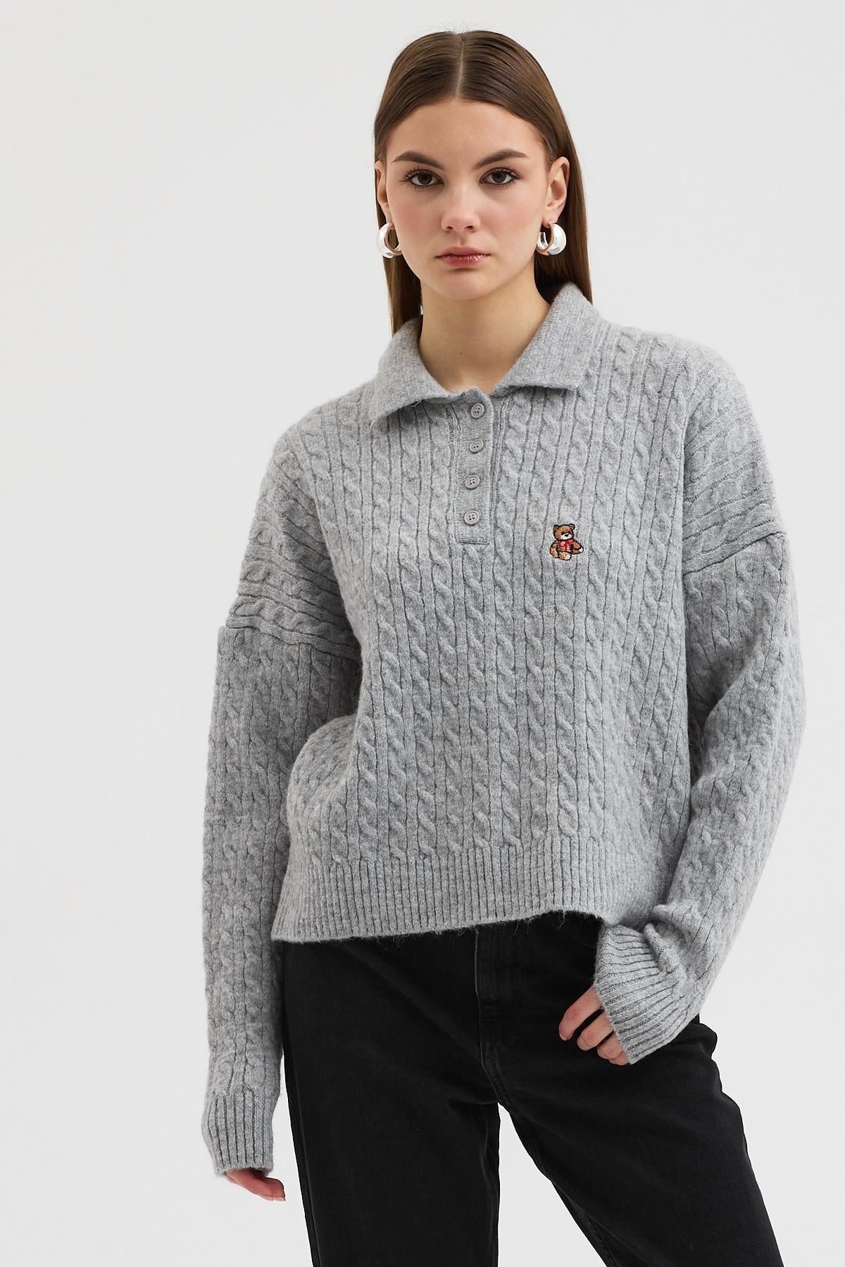 Ayıcık Nakışlı Polo Yaka Örme Triko Kazak 1388