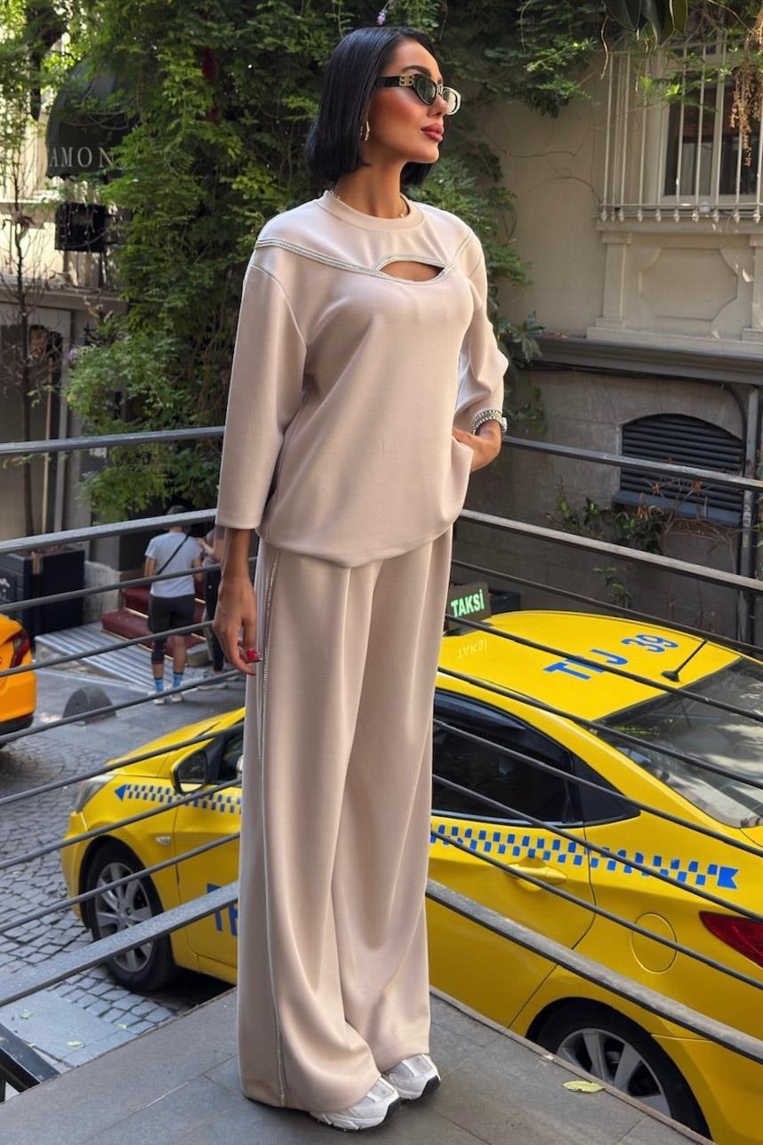 Göğüs Pencereli ve Aksesuar Detaylı Modal Takım 10255 R5-B-K1