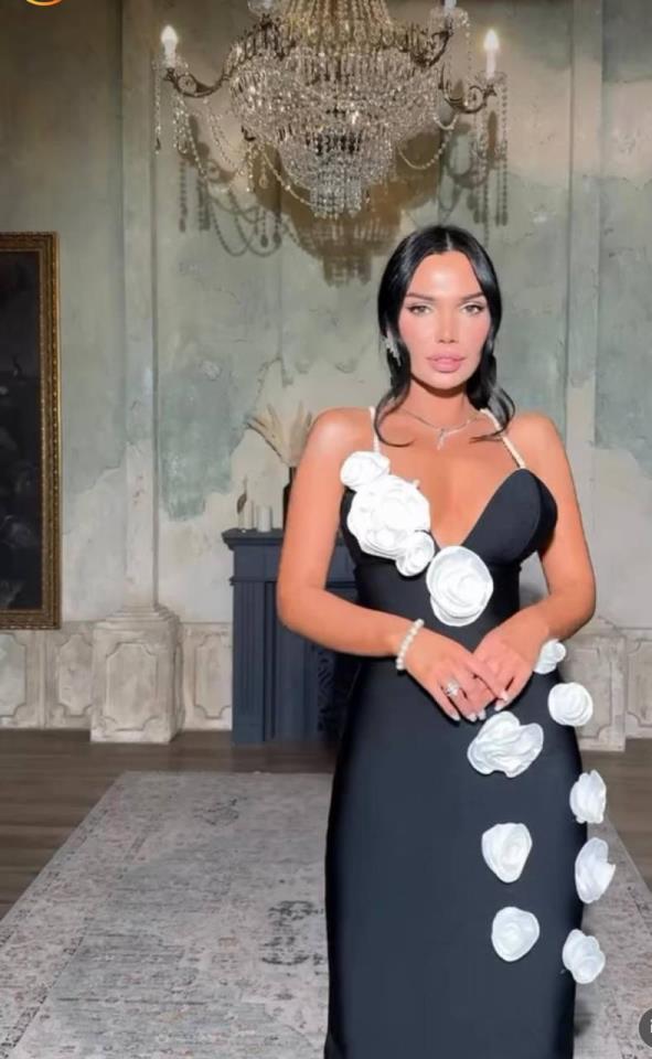 ÖZEL FİYAT İp Askısı Taşlı Gül Detaylı Tasarım Elbise