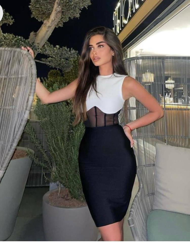 ÖZEL FİYAT İthal Likralı Dalgıç Kumaş Tül Dekolte Detaylı EFSANE Elbise