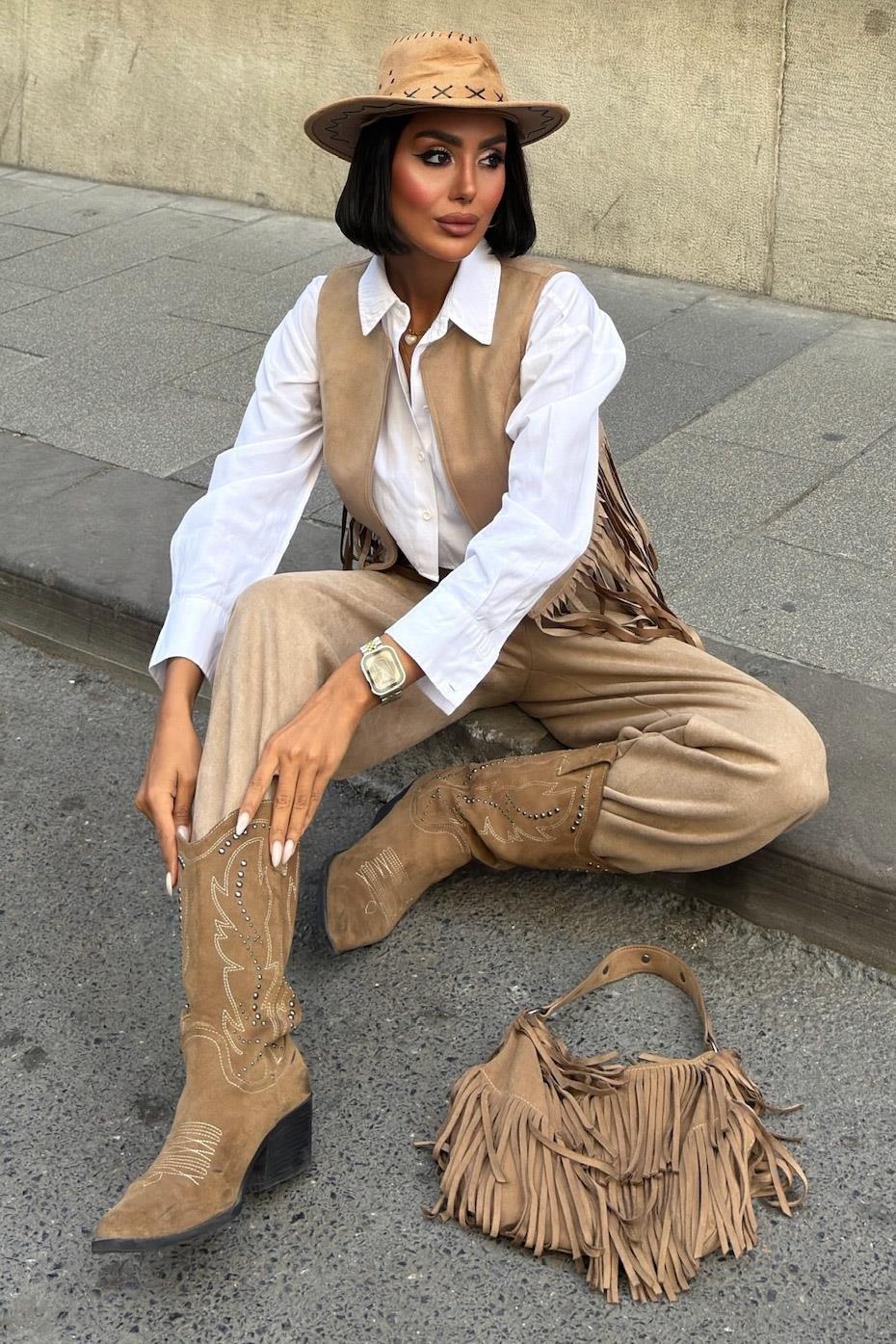 Yeleği Püsküllü Süet Takım 10273