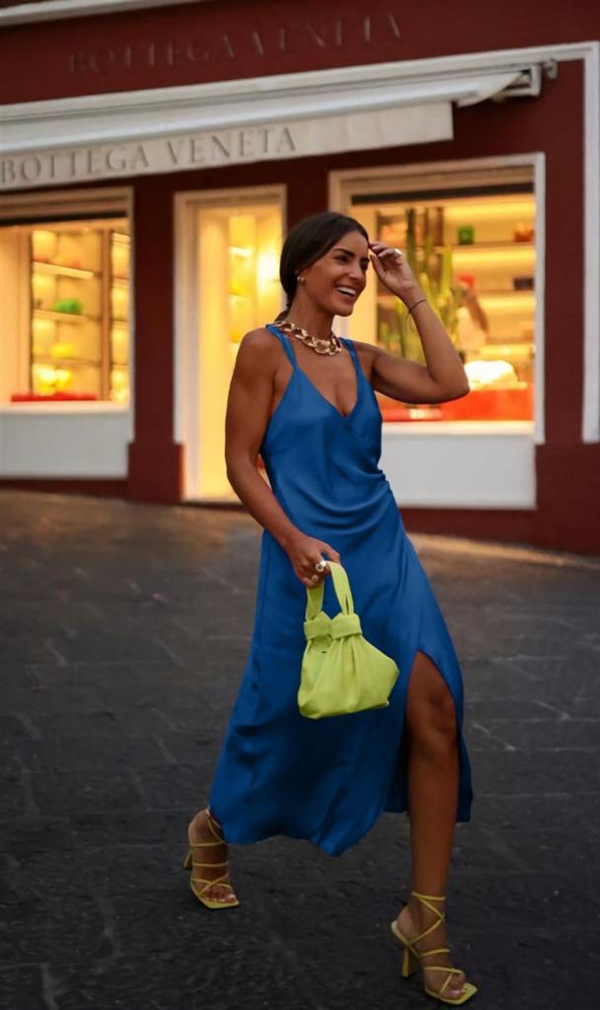 Zr model sırt detay askılı elbise - SAX