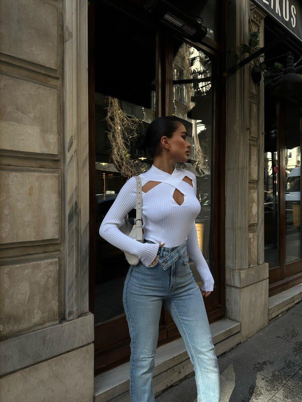 Zr model yaka detay bluz - BEYAZ