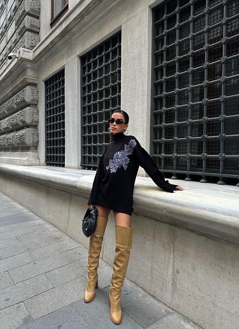 Zr Model Yaka Nakış Detay Triko Kazak - Siyah