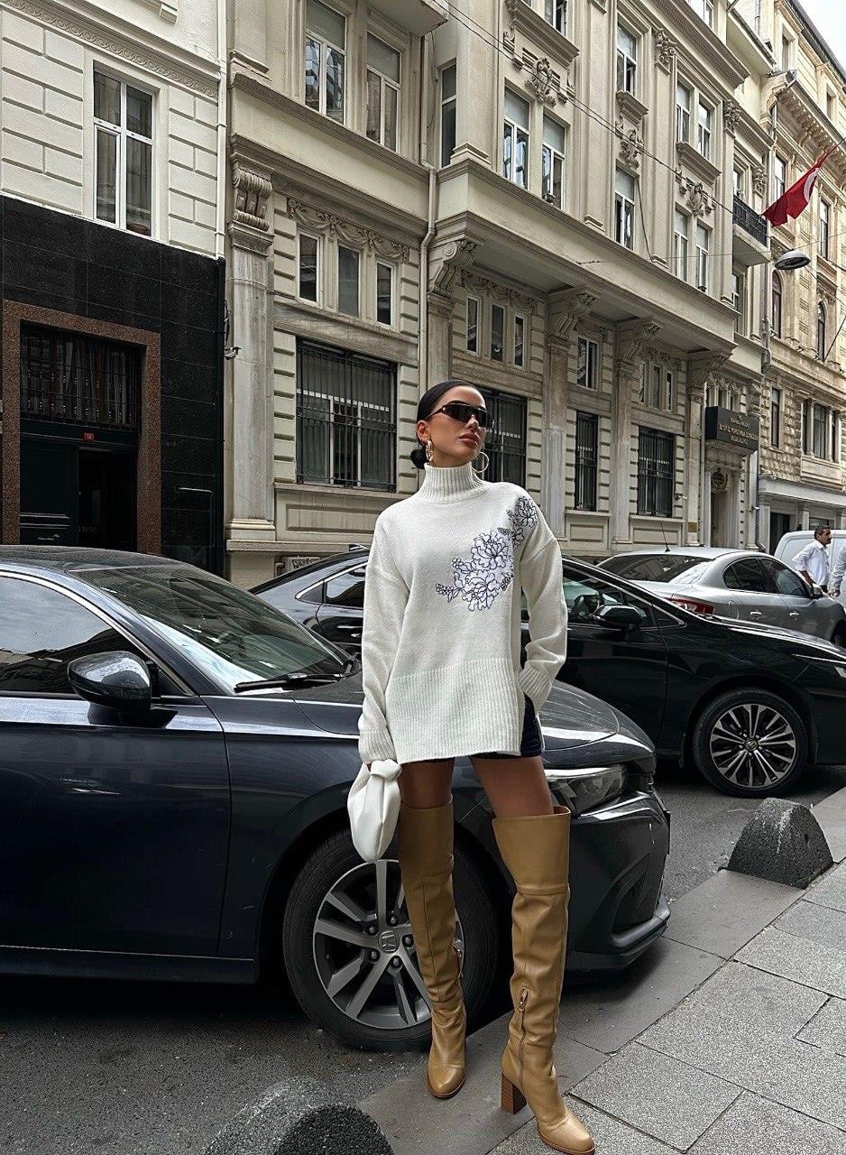 Zr Model Yaka Nakış Detay Triko Kazak - Ekru