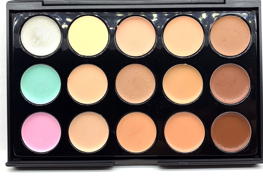 Pretty Beauty Contour Kit  A
