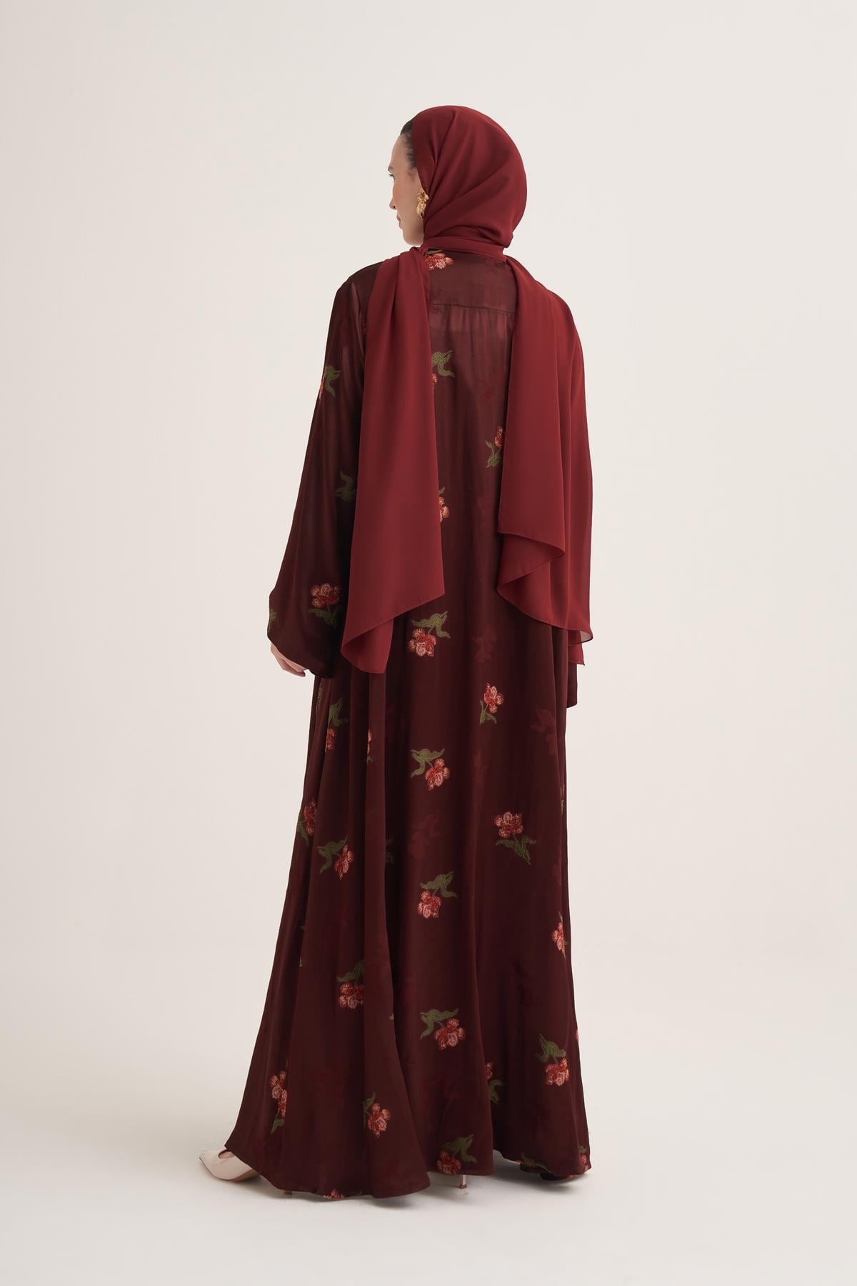 DOLCE CHIC ABAYA & SCARF