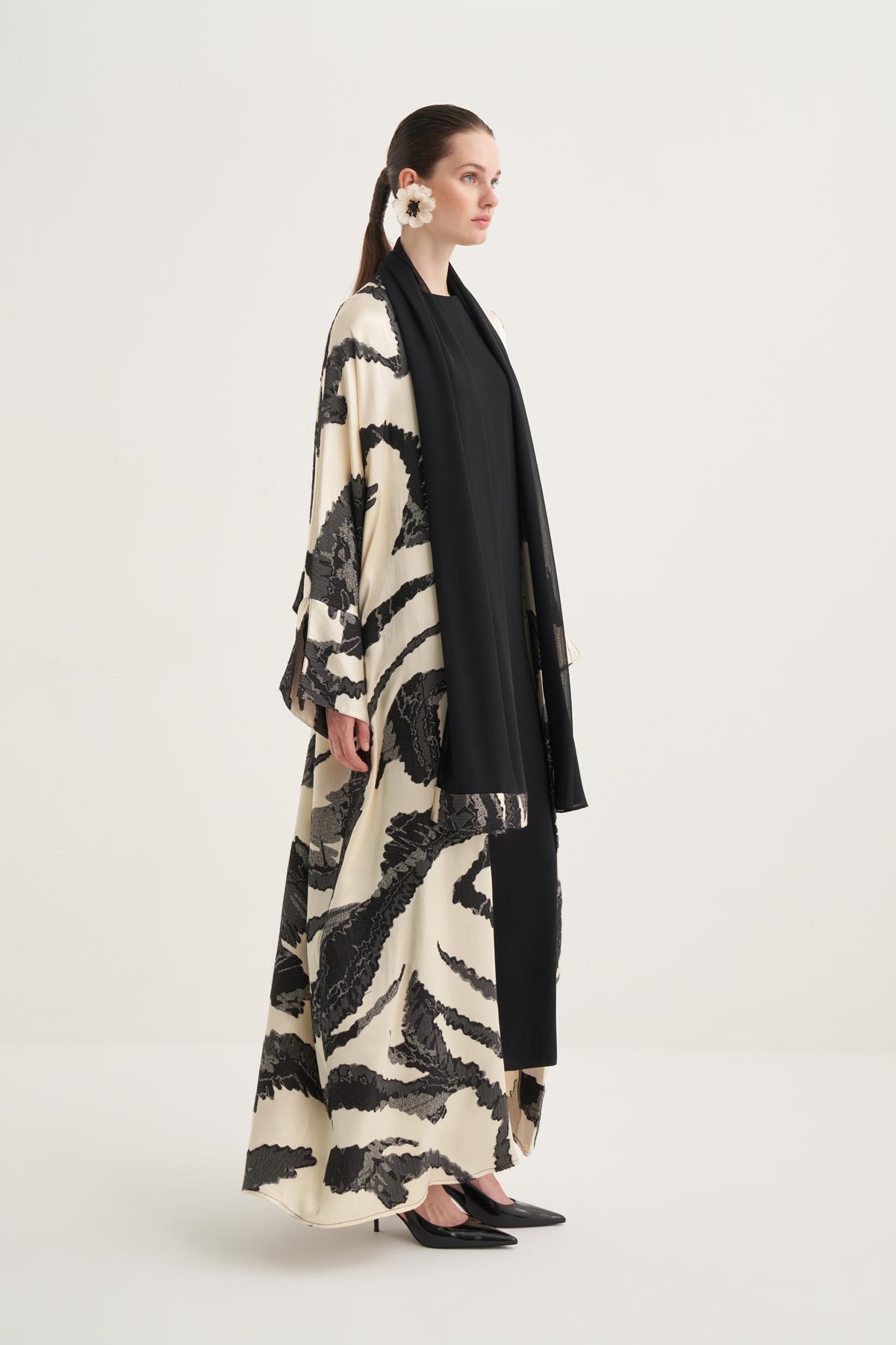 LARA VISCOSE ABAYA -CREAM
